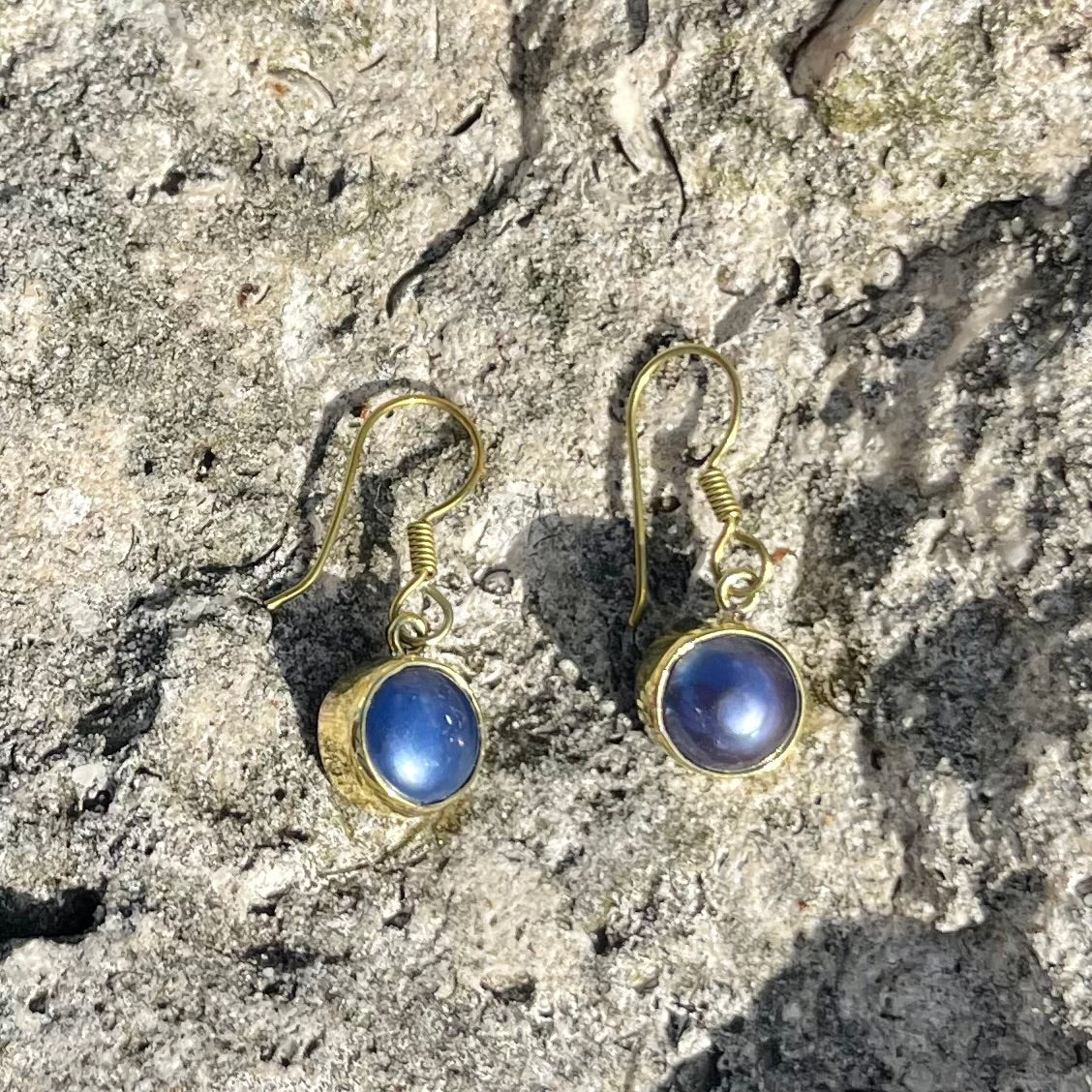 Bronze Pearl Dangle Earrings blue/ gray-Jenstones Jewelry