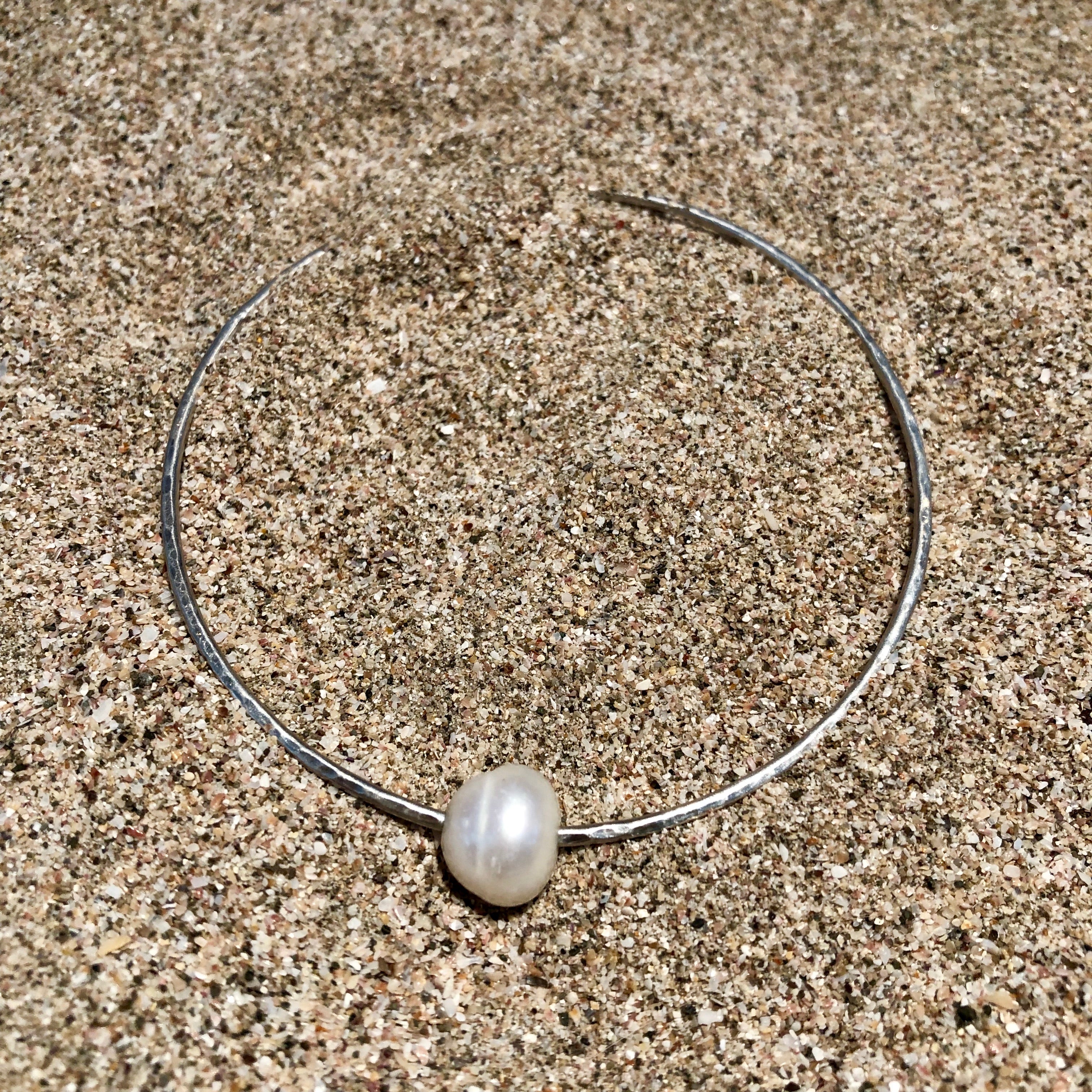 Hammered Bangle w/ Pearl Silver-Jenstones Jewelry